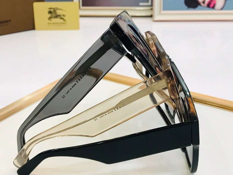 Picture of Burberry Sunglasses _SKUfw49883309fw